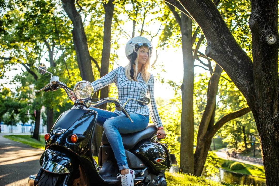 découvrez notre guide complet sur les tarifs d'assurance scooter. comparez les offres, trouvez la meilleure couverture pour votre deux-roues et bénéficiez de conseils pour économiser sur votre assurance tout en respectant la législation. protégez-vous et votre scooter dès aujourd'hui.