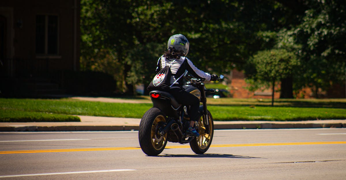 découvrez notre assurance moto sur mesure, adaptée à vos besoins spécifiques. roulez en toute tranquillité avec une couverture complète, des options flexibles et des tarifs compétitifs. protégez votre passion pour la moto avec une assurance fiable dès aujourd'hui.