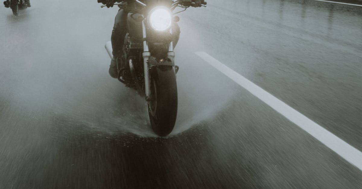 découvrez notre guide complet sur l'assurance moto : comparez les offres, trouvez la couverture idéale pour votre véhicule et protégez-vous en toute sécurité sur la route.