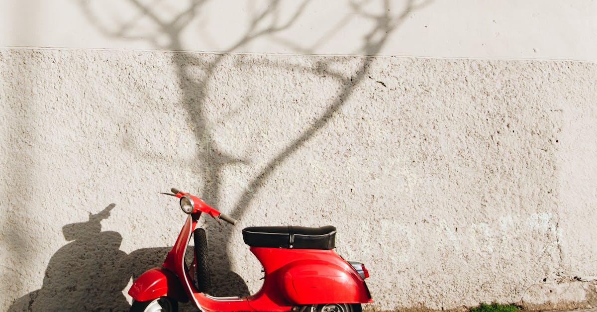 découvrez nos conseils essentiels pour l'hivernage de votre moto. protégez votre véhicule des rigueurs de l'hiver et assurez une reprise en douceur au printemps grâce à nos astuces de maintenance et d'entretien.