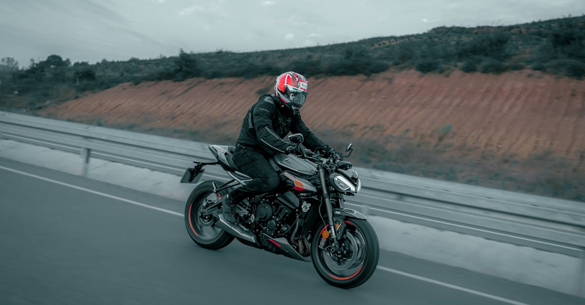 découvrez nos solutions d'assurance moto adaptées à tous les conducteurs. protégez votre véhicule et voyagez l'esprit tranquille grâce à des garanties sur mesure et une assistance 24/7.
