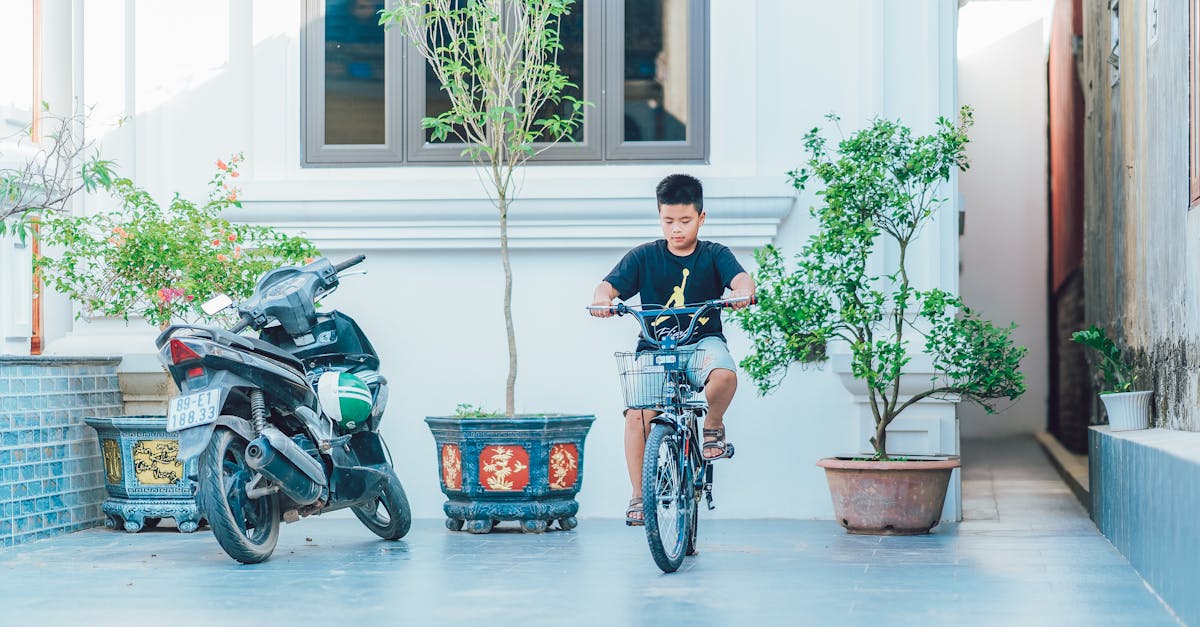 découvrez nos solutions d'assurance motorcycle adaptées à vos besoins. protégez votre moto avec des garanties complètes et des tarifs compétitifs. roulez l'esprit tranquille avec notre couverture fiable.