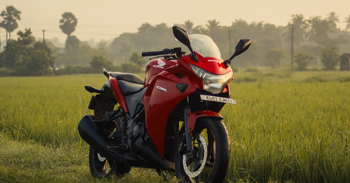 obtenez rapidement et facilement un devis d'assurance pour votre moto. comparez les offres des meilleurs assureurs et trouvez la couverture idéale qui répond à vos besoins, le tout à des prix compétitifs.