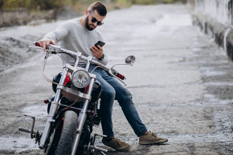 protégez votre moto avec une assurance temporaire adaptée à vos besoins. obtenez une couverture flexible et abordable pour vos déplacements occasionnels. idéale pour les locataires de moto ou les balades de courte durée, notre assurance moto temporaire vous offre tranquillité d'esprit sur la route.