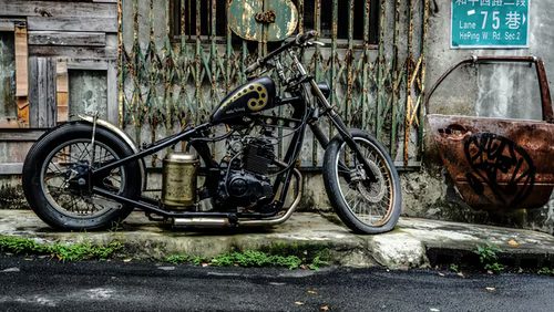 découvrez notre assurance moto ancienne, conçue spécialement pour protéger votre précieux véhicule. profitez d'une couverture adaptée à vos besoins, d'une assistance dédiée et d'un tarif compétitif, tout en préservant le charme et l'authenticité de votre moto vintage.