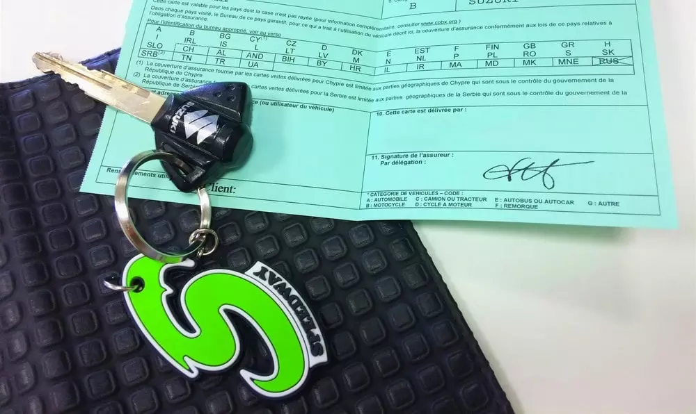 découvrez les meilleures options d'assurance moto en france. protégez votre véhicule avec des tarifs compétitifs et des garanties adaptées à vos besoins. comparez les offres pour rouler en toute sérénité.