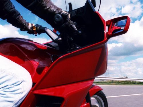 découvrez notre guide complet sur l'assurance deux roues : trouvez les meilleures offres, comparez les garanties et protégez votre moto ou scooter en toute sérénité.