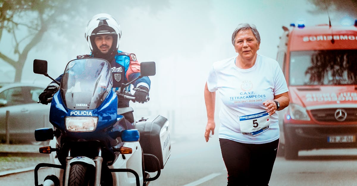 découvrez nos conseils essentiels pour gérer les urgences liées à votre moto. apprenez les gestes à adopter en cas d'accident, les équipements de sécurité indispensables et comment rester calme en toute situation. soyez prêt à affronter l'inattendu sur la route.