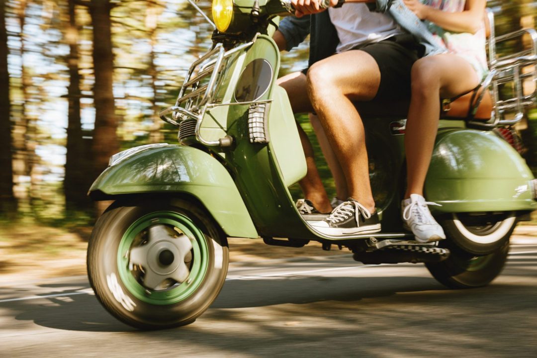 découvrez comment choisir l'assurance idéale pour votre scooter 50 cm3. comparez les options, les garanties et les tarifs pour protéger votre deux-roues tout en maîtrisant votre budget.