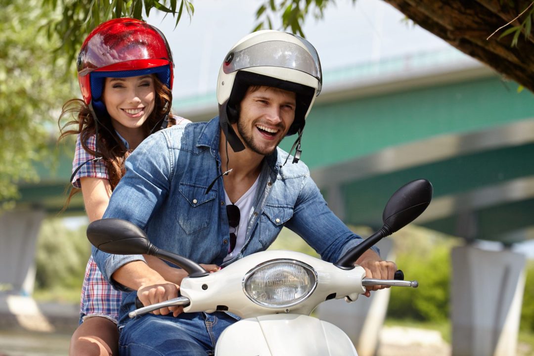 découvrez notre guide complet pour vous aider à faire le meilleur choix d'assurance pour votre scooter 50. comparez les options, avantages et tarifs afin de garantir votre sécurité et celle de votre véhicule sur la route.